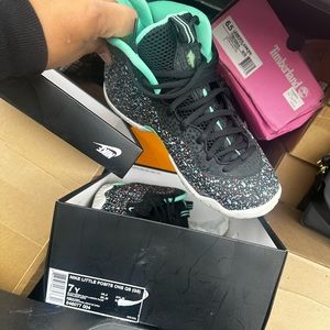 Glow lagoon pulse Nike posite